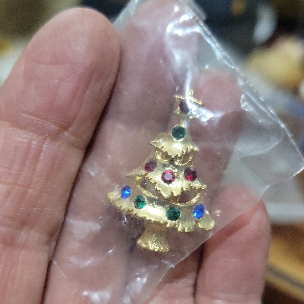 Gold Christmas Tree Brooch with Multicolor Gems